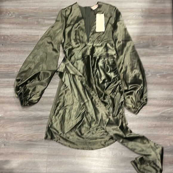 Club London Olive Green Satin Long Sleeve Mini Dress - Picture 4 of 7